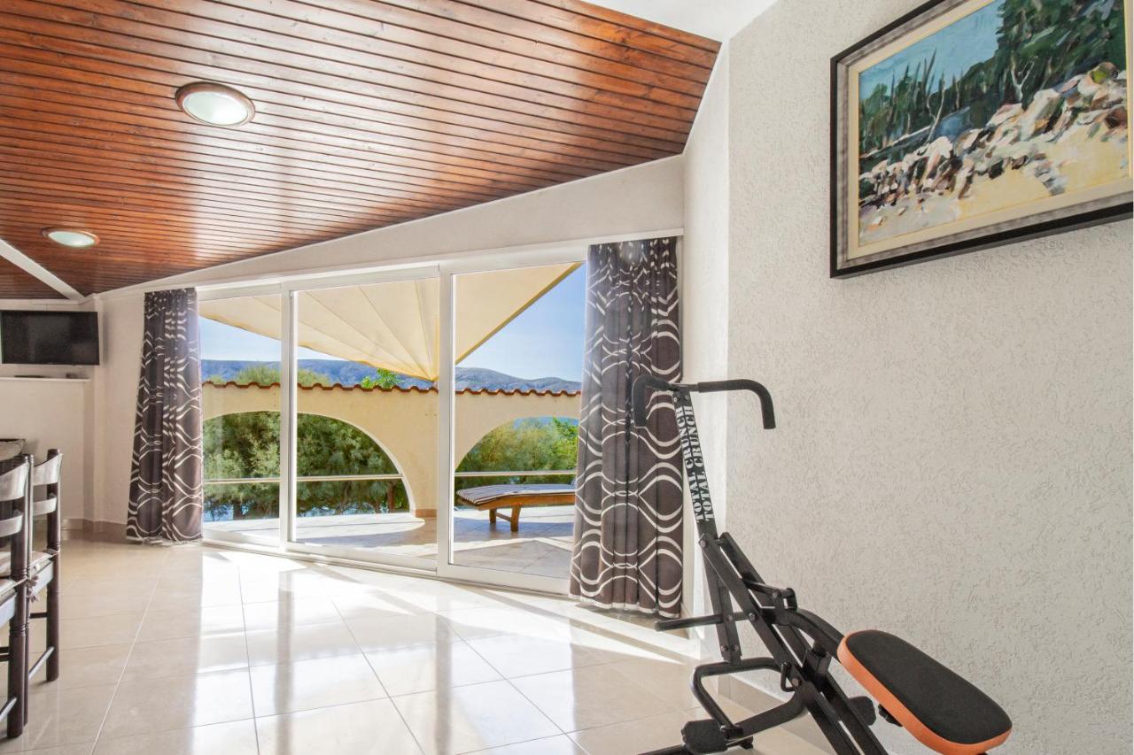 Апартаменти Galapagus Privat Beach & Boat Dock Метайна Екстер'єр фото