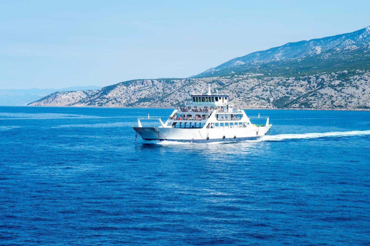 Апартаменти Galapagus Privat Beach & Boat Dock Метайна Екстер'єр фото