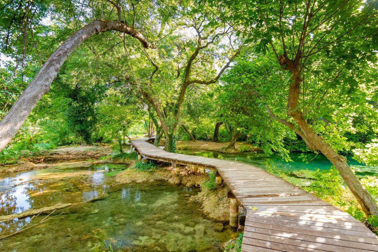 Апартаменти Galapagus Privat Beach & Boat Dock Метайна Екстер'єр фото
